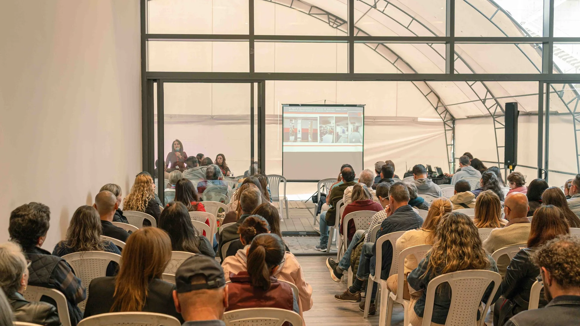 Producción técnica para asambleas y eventos corporativos de IDEORAPTOR S.A.S. en Bogotá